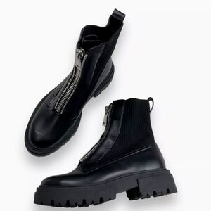 Black cargo boots ( the perfevt fall boot)